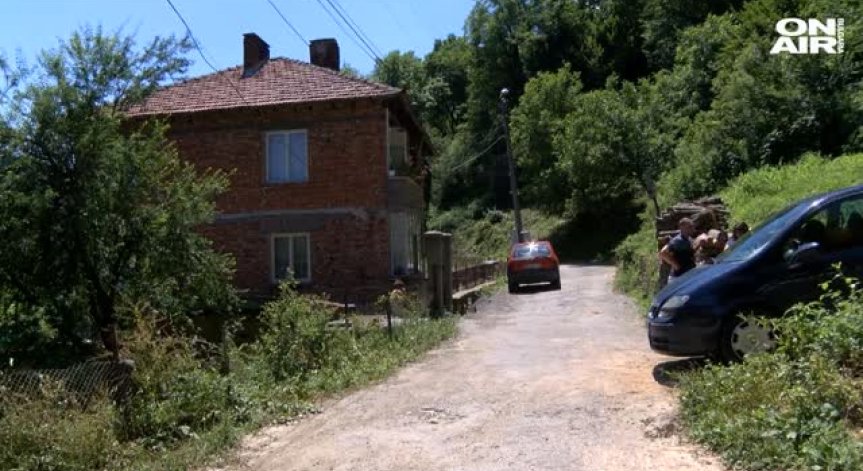 Свлачище застрашава цял квартал в Габрово 