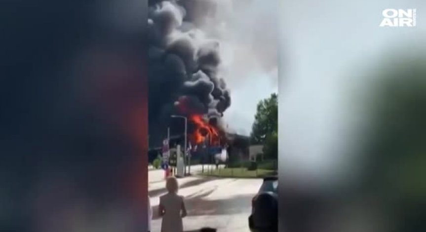 Административната сграда на ГКПП 