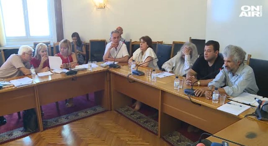 Скандал с Босия след извънредно заседание заради шофьорските книжки
