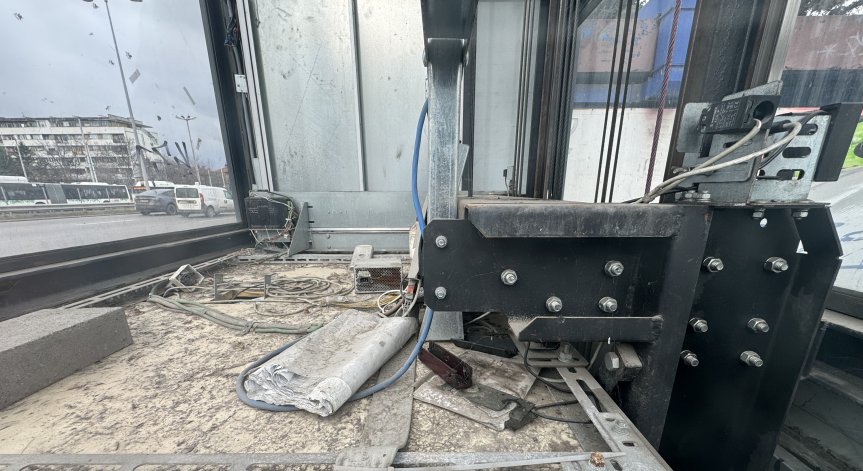 Вандали чупят асансьорите.