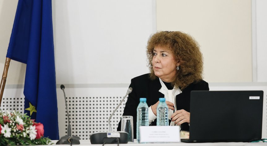 Захарова застава начело на ВКС без официална церемония