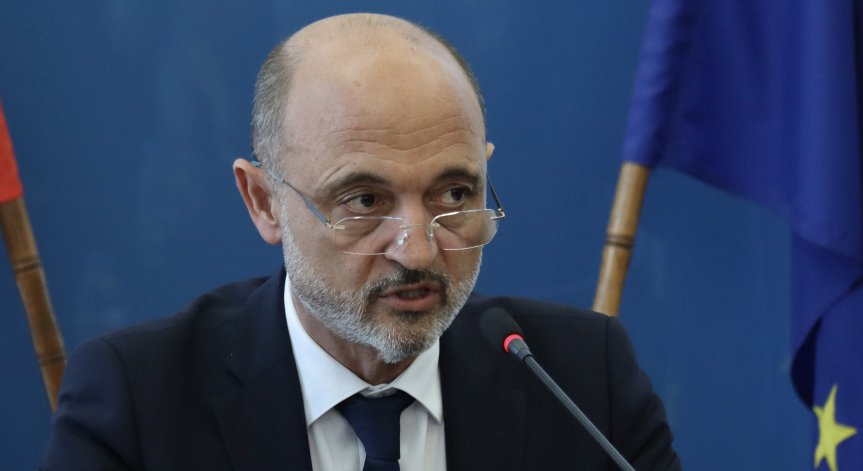 Депутатите изслушват здравния министър за заплатите в сектора