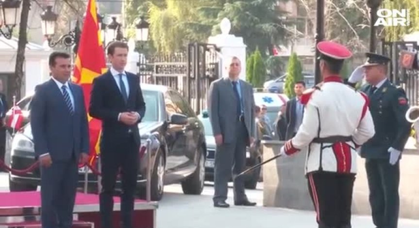 Меркел отива в Скопие - И нея ли ще посрещнат с грешно знаме?