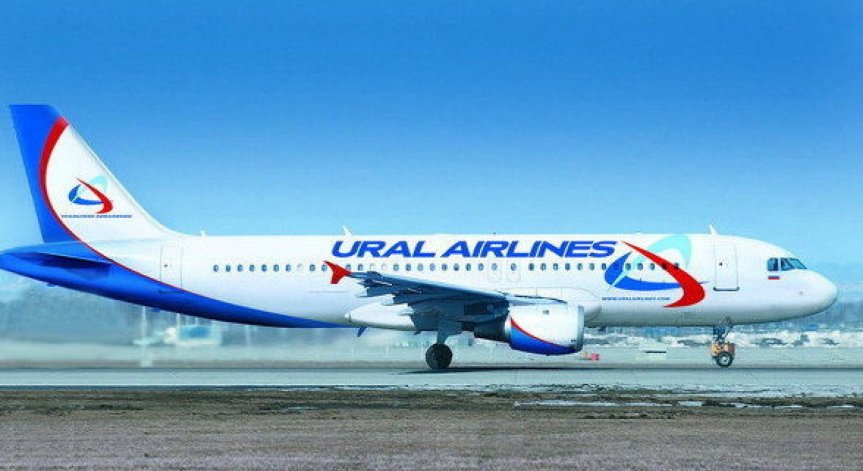 Пътнически самолет се блъсна в камион с багаж на летището в  Екатеринбург