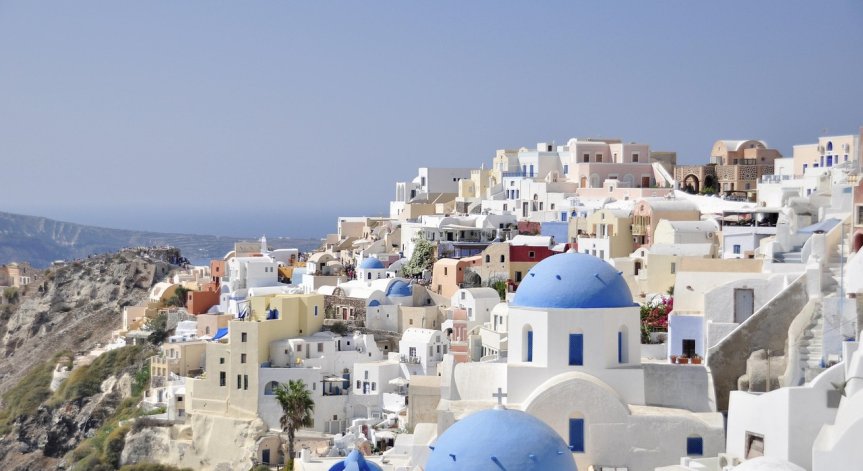 Училищата в Санторини остават затворени заради сеизмичната активност