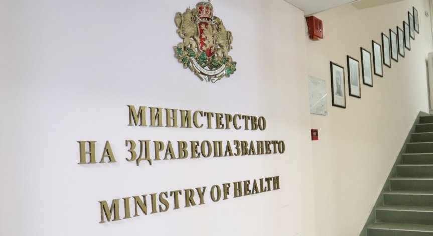 МЗ прекрати обществената поръчка за купуване на 6 хеликоптера