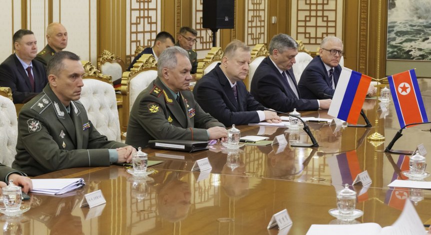 Шойгу връчи на Ким Чен Ун писмо от Путин, той му показа забранени ракети