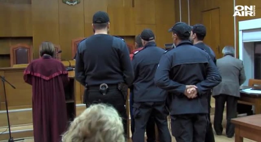 Мъжът, пребил до смърт 1-годишно бебе, остава зад решетките