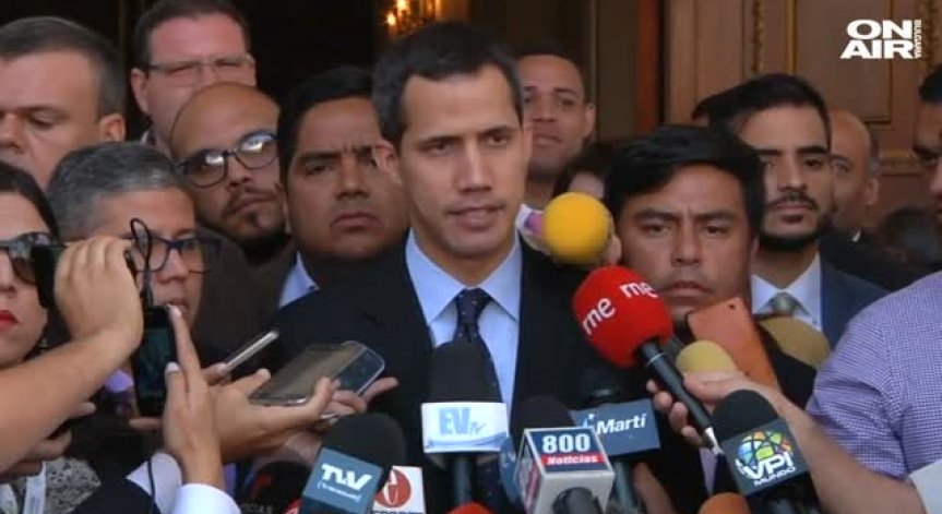 Запорираха банковите сметки на самообявилия се за президент на Венецуела