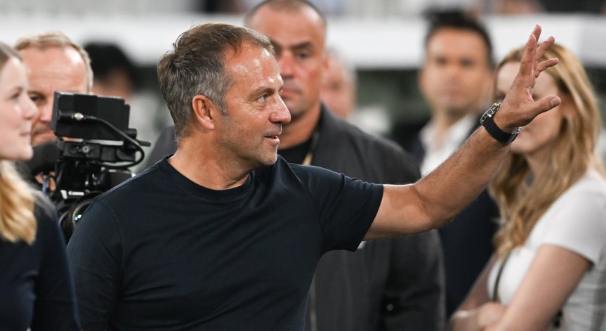 Ханзи Флик отказа да напусне след загубата на Германия от Япония, уволниха го