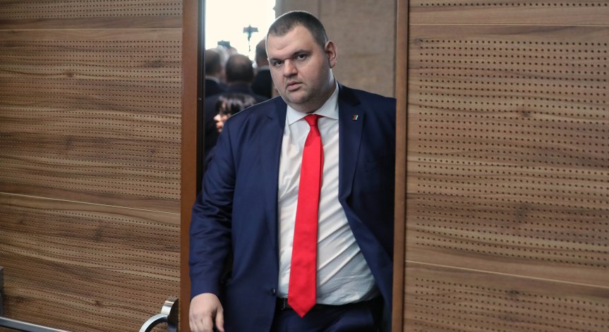 Пеевски застана с твърда позиция зад думите на Радев.