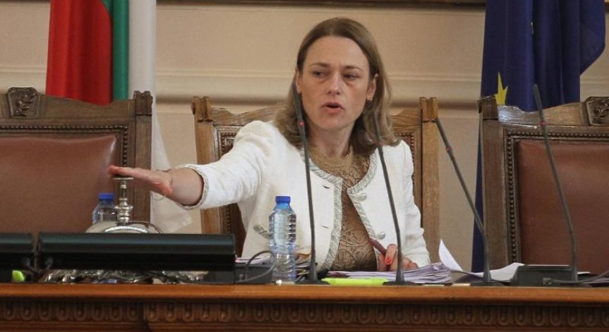 Ива Митева обяви кога би трябвало да е последният работен ден на депутатите