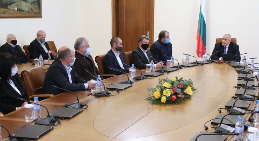 Отпускат над 2,4 млн. лв. за детски градини и училища в Благоевградско