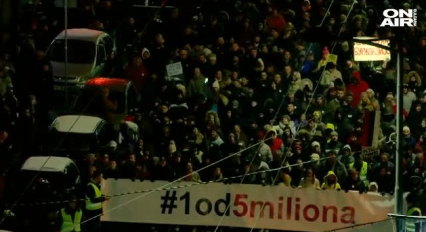 Сърбите единни срещу Вучич - масови протести в 7 града