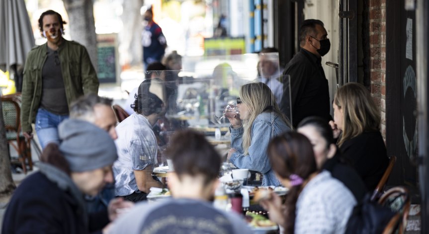 Изгониха семейство от ресторант, отказали да си свалят маските