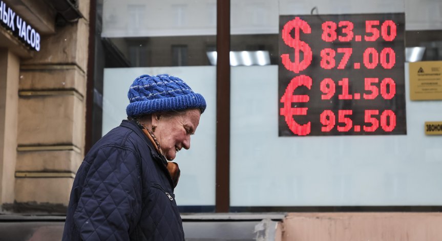 До средата на 80-те години в Съветския съюз назрява криза, която наложи мащабни реформи.