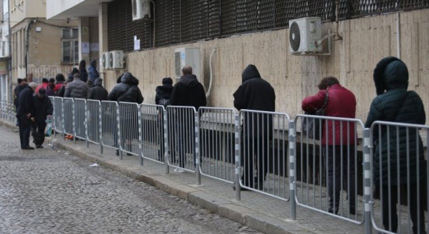 До 20 януари изплащат парите чрез пощенските клонове.