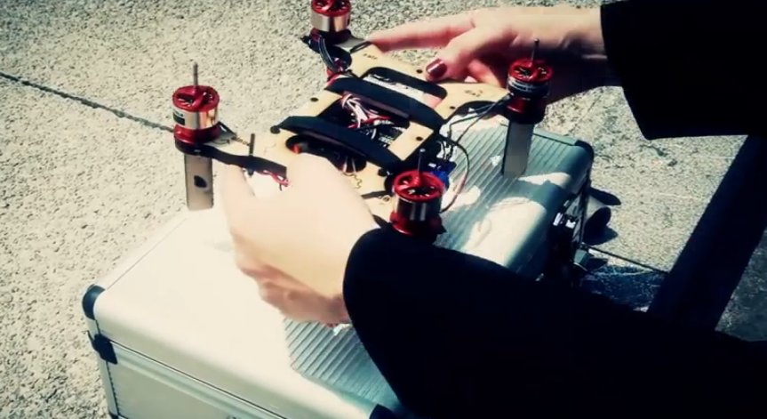 Това телефон ли е? Или е дрон? Не, това е флон!