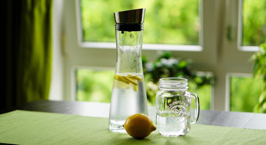 Защо е важно да пием вода с лимон?