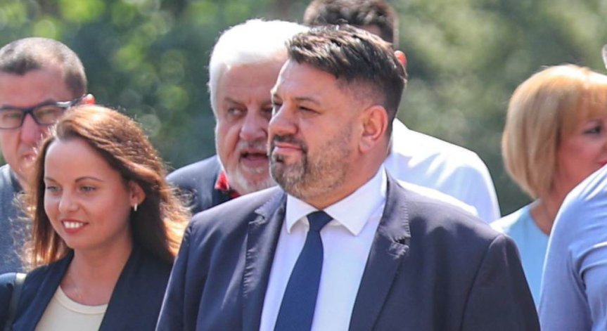 ЦИК проверява документите и ще се произнесе колко от кандидатите ще участват в изборите.