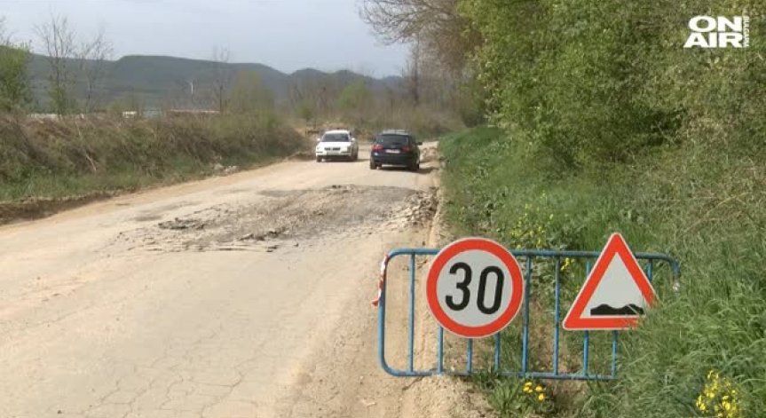 Пропадна път, свързващ няколко села с Велико Търново