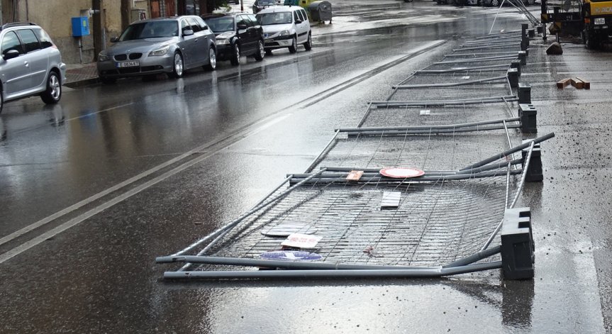 След дъжда и вятъра в София аварийни екипи работят по сигнали