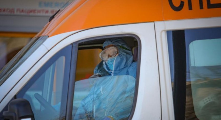 Една трета от българите вярват, че Ковид-19 е измислица