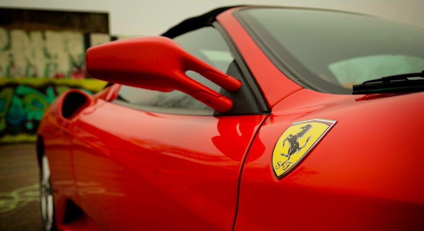 Синът на Енцо Ферари разкри разминаванията между филма и случилото се в действителност