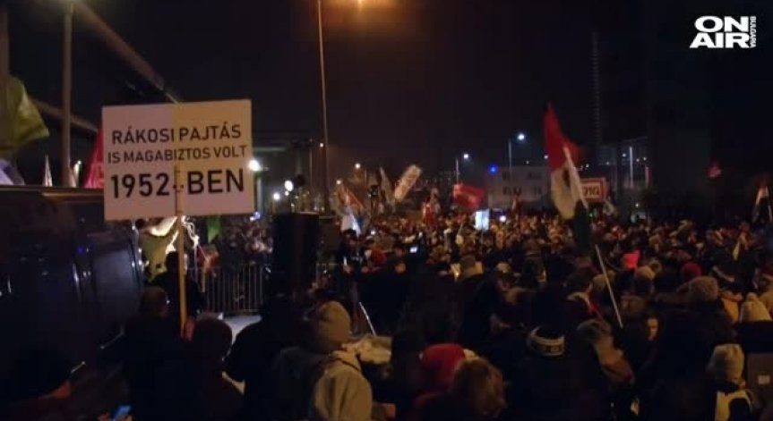 Близо 2 хил. души скандираха против Орбан в Будапеща