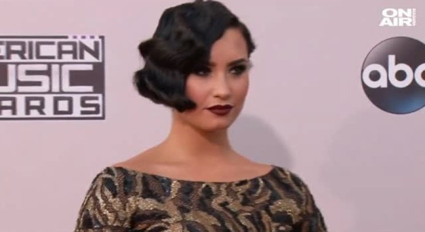 Деми Ловато иска да осинови дете