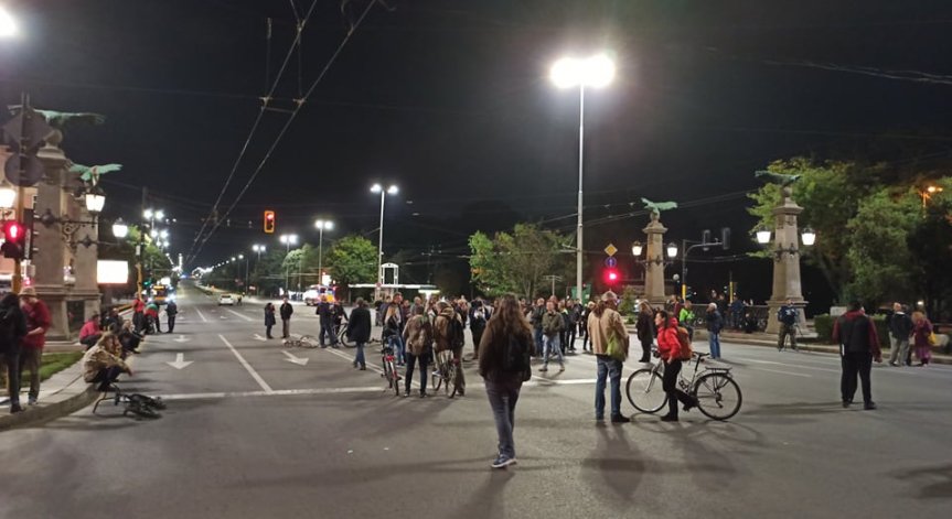 96-и ден: Протестиращите блокираха Орлов мост