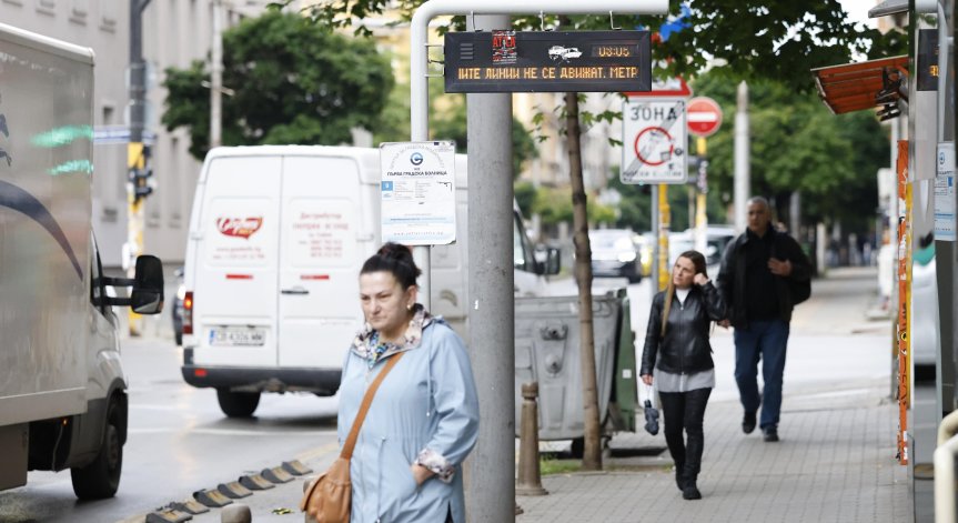 Съобразен е да бъде извършен в летния период, когато обичайно намалява трафикът в града.