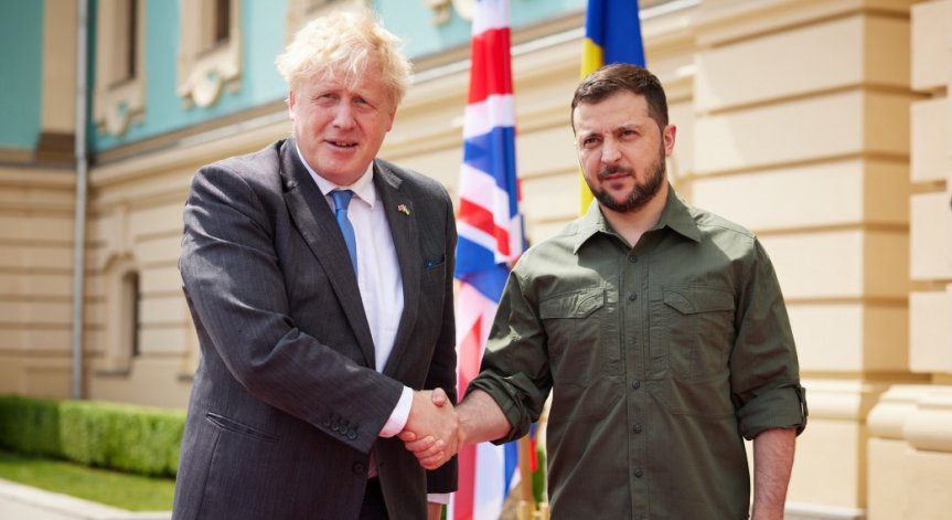 Джонсън изненадващо в Киев, обсъжда със Зеленски доставката на тежки оръжия
