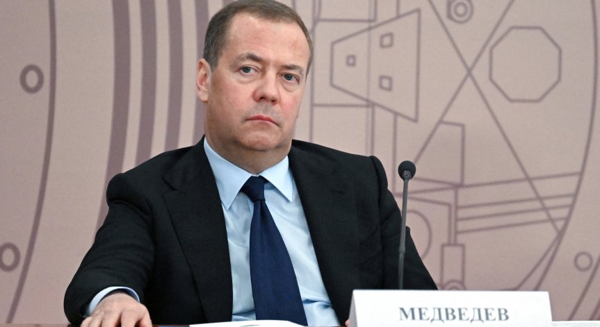 Медведев коментира срока, който Тръмп промени.