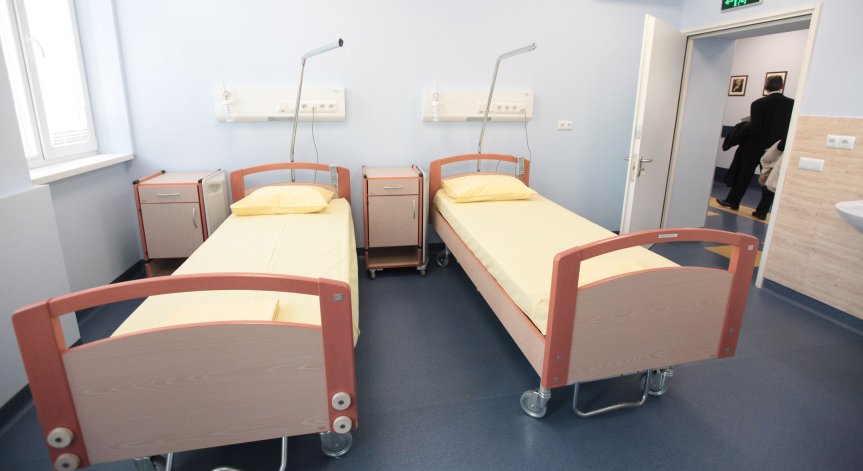 Болниците са с общ капацитет 200 легла.