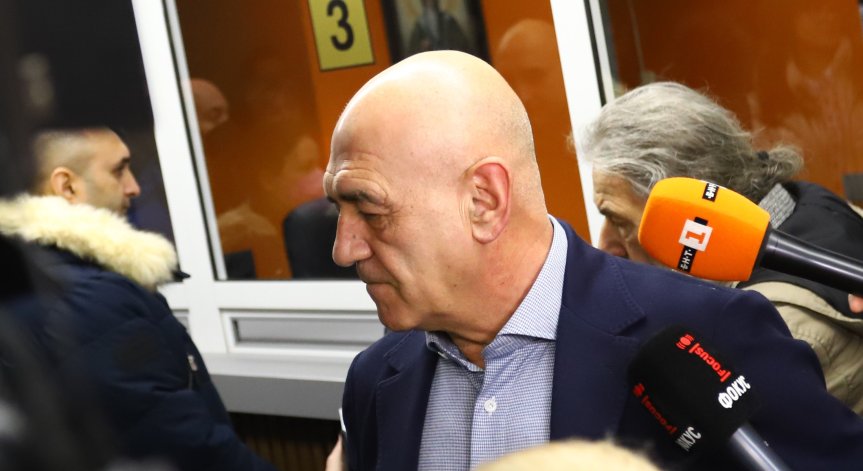 Асен Меджидиев не прие оставката на директора на УМБАЛ 