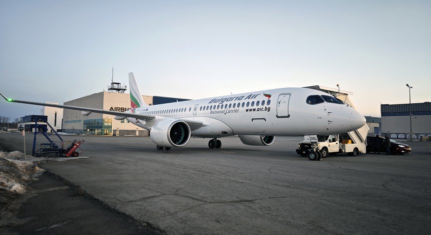 Първият от модерните и технологични самолети Airbus A220 пристигна през юни 2023 г.