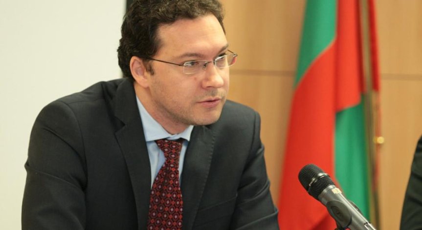 Външният министър Даниел Митов и съпругата му станаха родители
