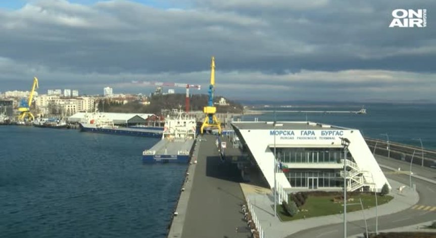 Заради неизрядни документи: Танкерът БАДР се завърна в Бургас