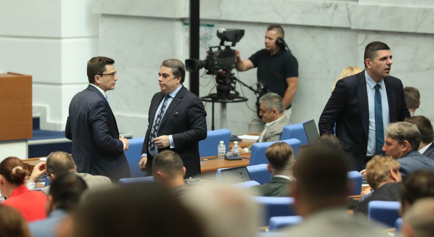 Незабавно управляващите оттеглят и преработят Бюджет 2026, призоваха от опозицията
