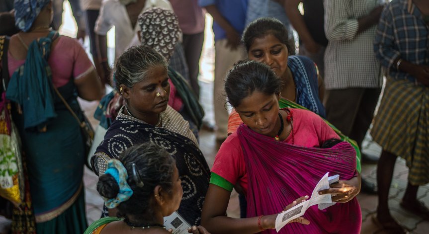 Най-мащабните избори в света - как Индия организира вот за 1 млрд. души?