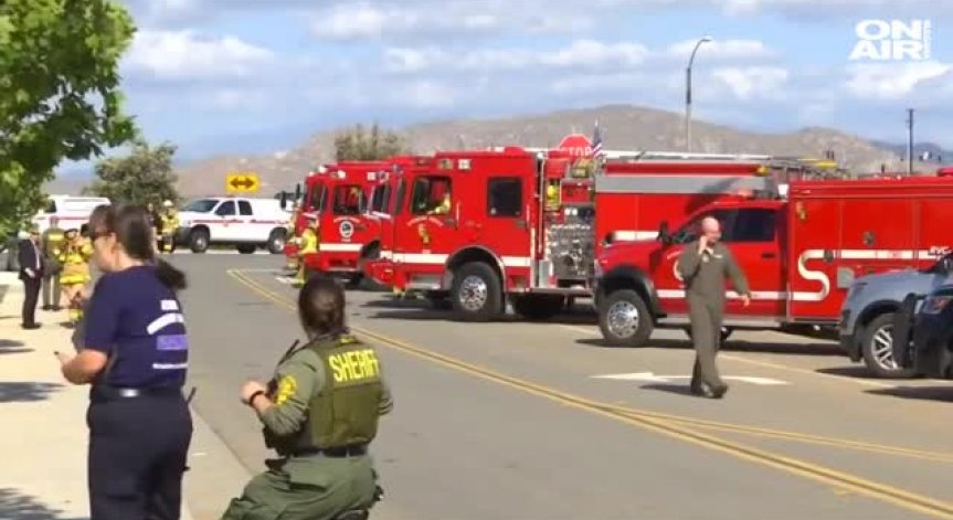 Изтребител F-16 се заби в склад в Калифорния