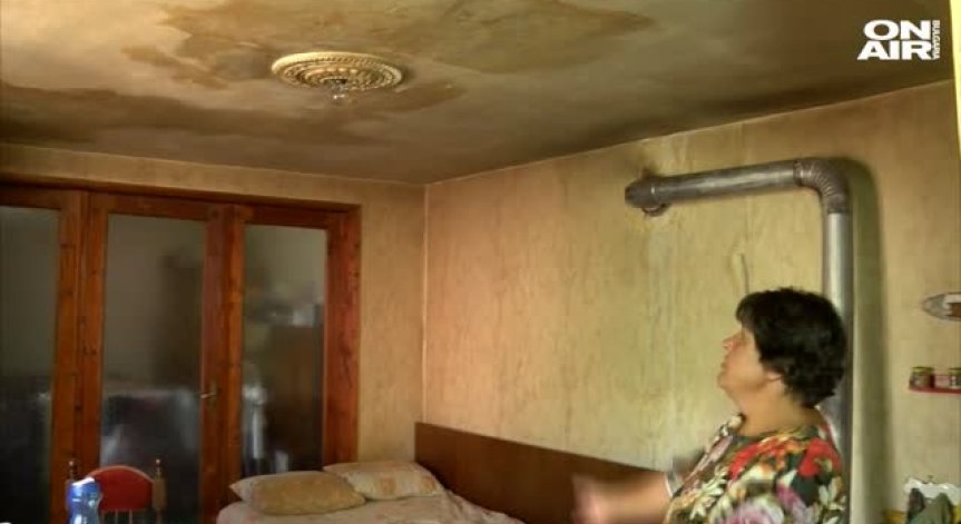 Хората в Левски - сами срещу последствията от градушката 