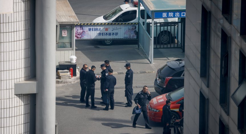 Поне двама убити и 21 ранени при нападение с нож в болница в Китай