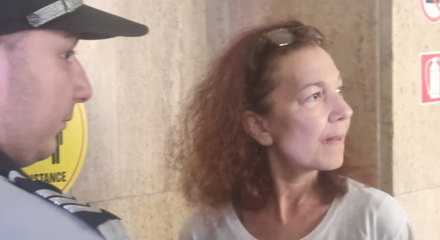 Жената, обвинена, че е изхвърлила детето си от колата: Не е вярно, малтретирани са от бащата