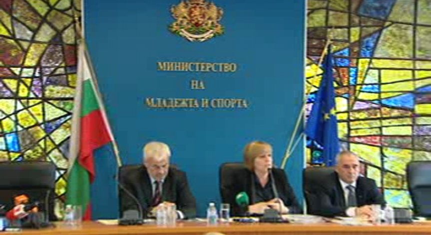 Министър Георгиева се ангажира да реши проблема с базите на ЦСКА