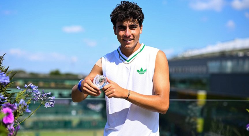 Иванов сподели пред медиите, че се надява да се подобрява на твърда настилка.