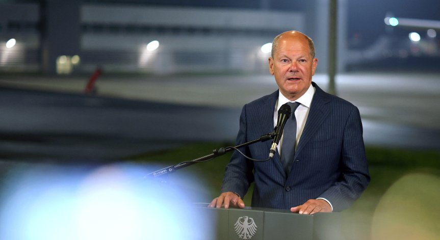 Германците критикуват Шолц.