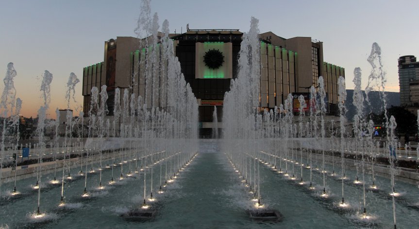 8 емблематични сгради ще бъдат осветени в зелени заради Европейския ден на донорството