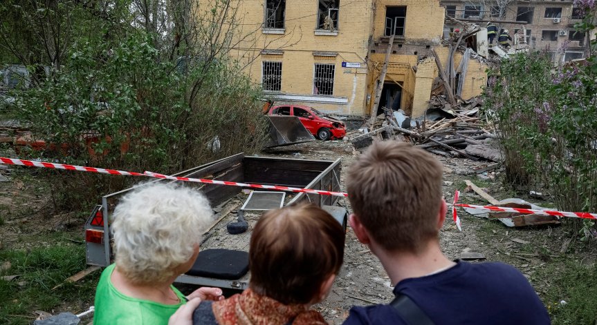 Кремъл обяви, че 72-часовото спиране на огъня ще бъде в сила от полунощ на 7 срещу 8 май.